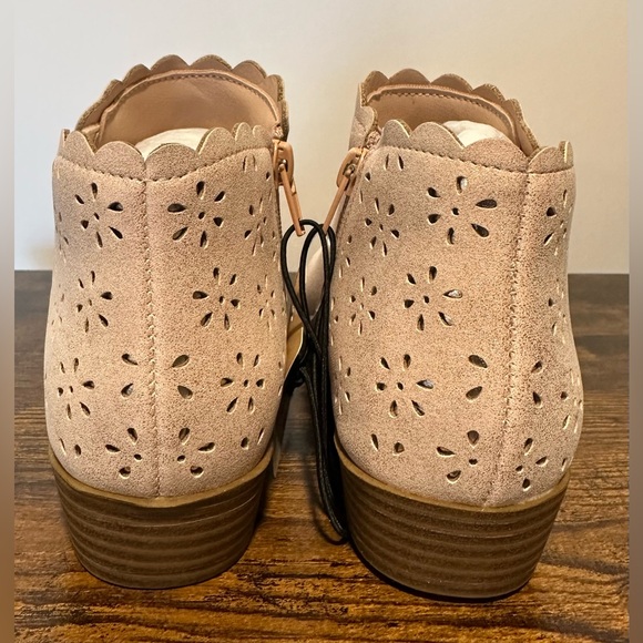 Thereabouts Girls Pima Taupe Shimmer Stacked Heel Booties NWT Various Sizes - Picture 4 of 7
